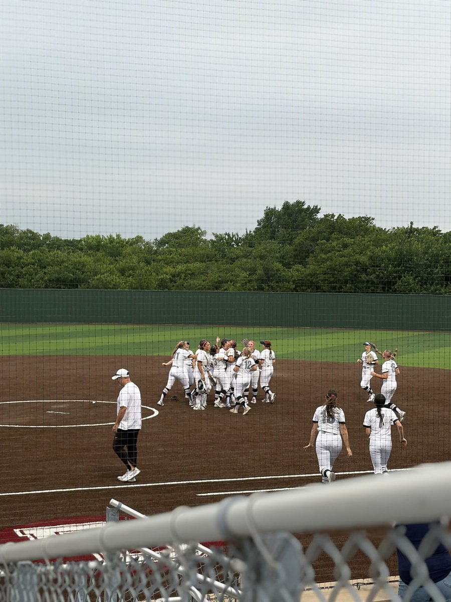 SFulfer3's tweet photo. Let’s go! @wghs_softball with a huge win. Game 3 tomorrow at 2 pm at Red Oak!! https://t.co/FFxvU1MnxB