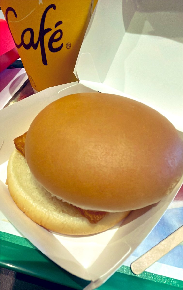 9i3_cc's tweet photo. 何年ぶりかわからないほど久しぶりのフィレオフィッシュ。
#マクドナルド https://t.co/hbXa14jnq9