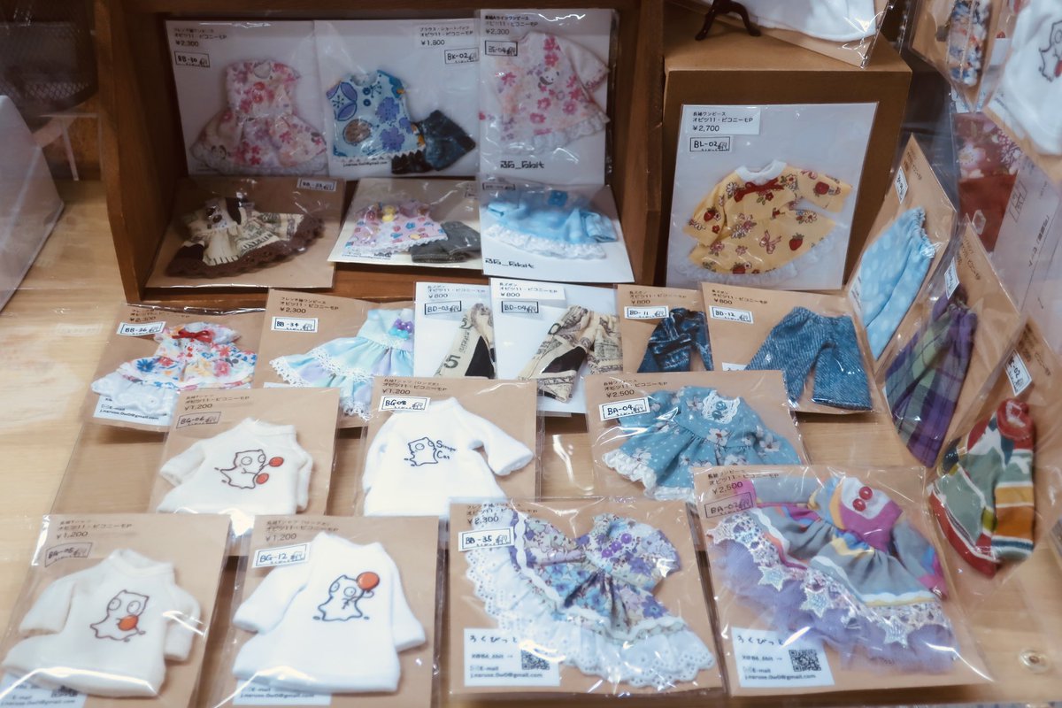 B6_6bit's tweet photo. 【委託のお知らせ】
引き続き、リトルワールドアキバ店様に
お世話になっております👗

お近くにお越しの際は覗いてみてくださいませ(⊙ ⊙..^)

#オビツ11 #ピコニーモP #ピコニーモ 
#秋葉原 #アキバ #AKIBA https://t.co/GDONzV3jIu