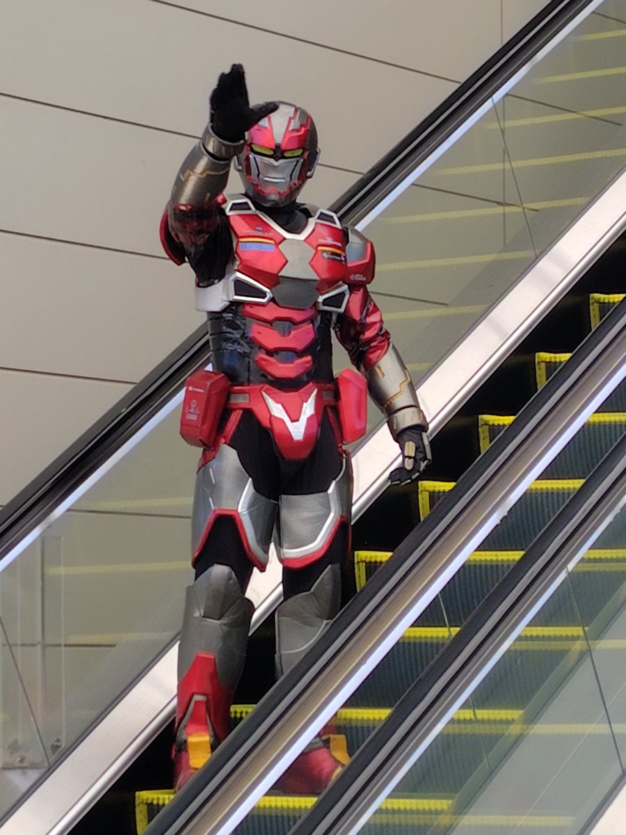 エスカレーター乗ってるの好きだな
#ドゲンジャーズ
#イオンモール香椎浜
#ブランチ福岡下原