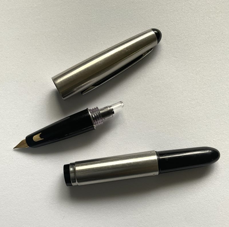 戦前極稀少レアＫ１４大振ペン先クレシェト製極太ポンプ式万年筆当時物コレクション品 パイロット ショート（軸伸縮式）万年筆 1967年製、軸が伸び縮みする