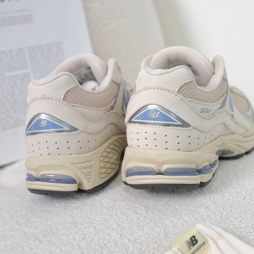 MAKOTOJAPANNN's tweet photo. New Balance 2002R สีนี้สวยละมุนนมากก ใส่สบาย น้ำหนักเบา ซัพพอร์ตเท้าดี เดินหมื่นก้าว ++ ได้เลยคับ ✨ https://t.co/qJFpuNs8Ul