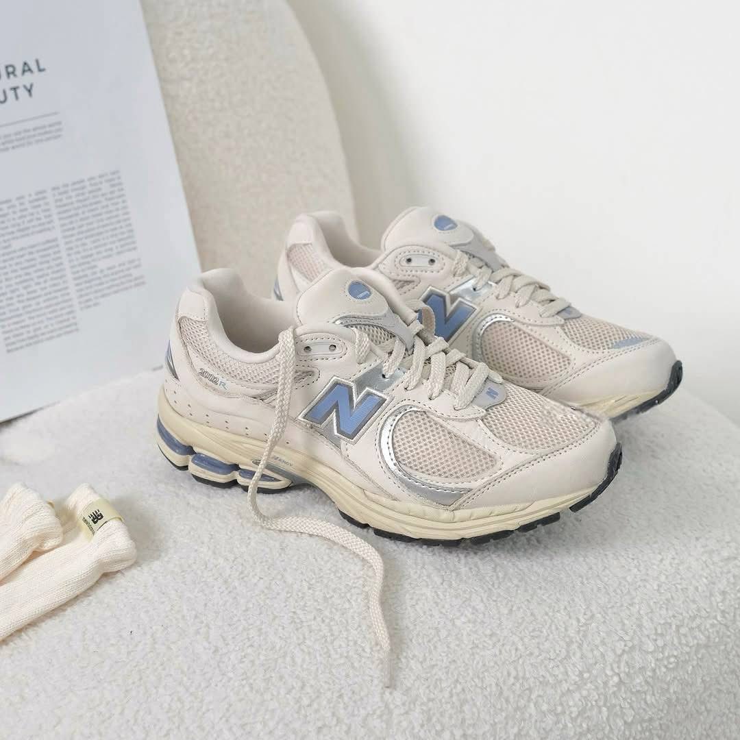 MAKOTOJAPANNN's tweet photo. New Balance 2002R สีนี้สวยละมุนนมากก ใส่สบาย น้ำหนักเบา ซัพพอร์ตเท้าดี เดินหมื่นก้าว ++ ได้เลยคับ ✨ https://t.co/qJFpuNs8Ul
