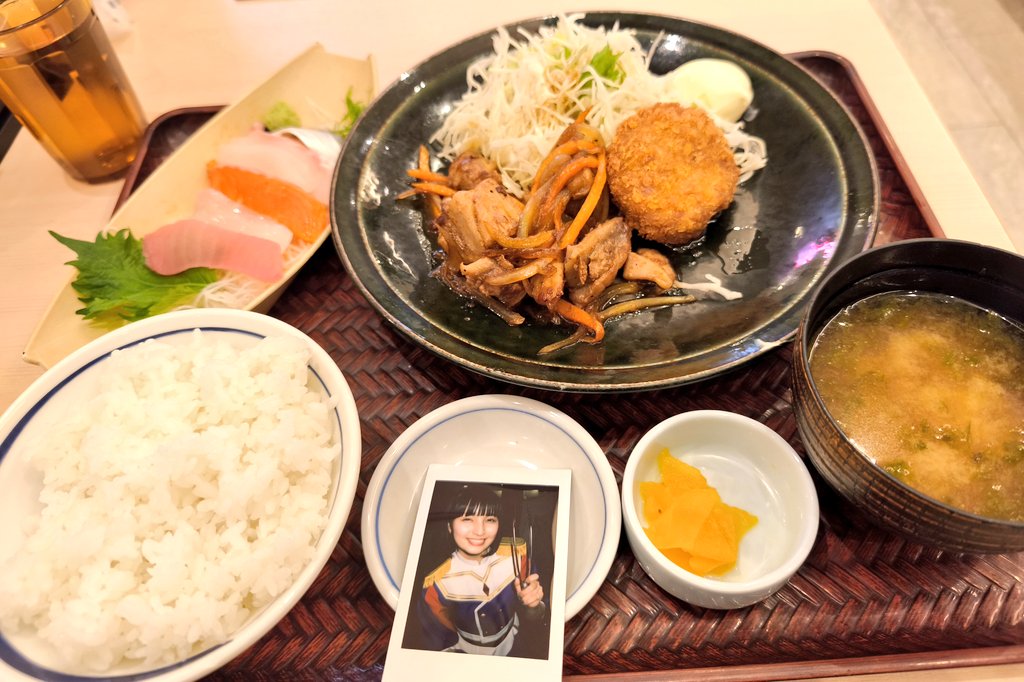 _tomo_WACK's tweet photo. マグロカルビ炒めと刺身定食🐟️ https://t.co/FrjL0dtz46