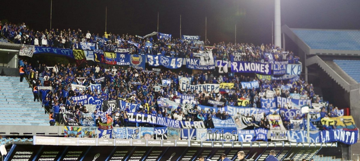 Barras_LATAM's tweet photo. 🇨🇴🇺🇾 La gente de Millonarios en Uruguay vs Boston River https://t.co/NxTBedA8od