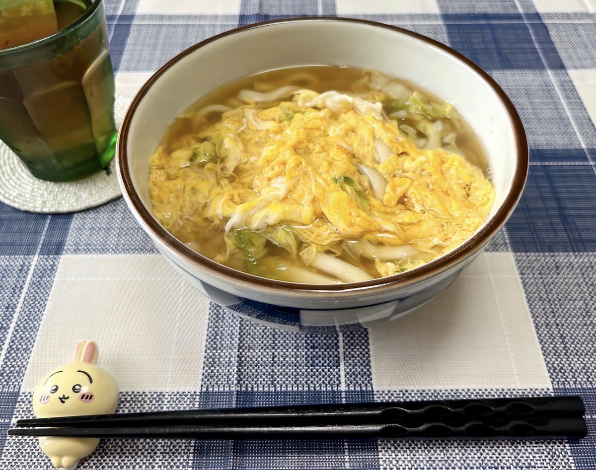 setsu_gohan's tweet photo. お昼ごはんはうどん。
少しだけ残ってた白菜と卵で作った。

今日は勉強DAY📖

#自炊記録
#節約ご飯 https://t.co/19WsXtpvT4
