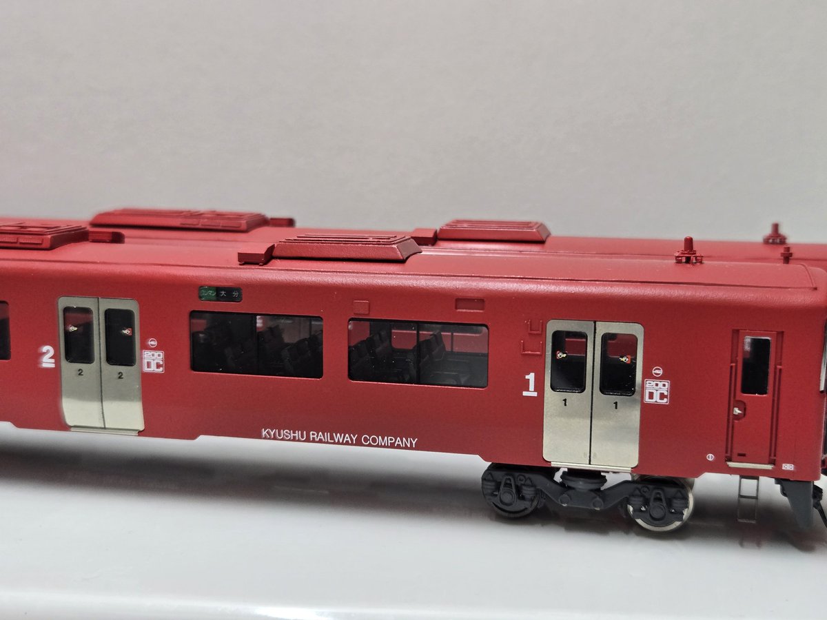 jbugauga's tweet photo. キハ200製作記その8
床下を除いた車体部分をインレタを貼り付け、完成させました。細い線を多用するロゴが多くて転写にかなり手こずりました。
色々と凝ったので細密感のある仕上がりになったと思います。

#キハ200　#パーミル　#permil https://t.co/z5cNDGfp1t
