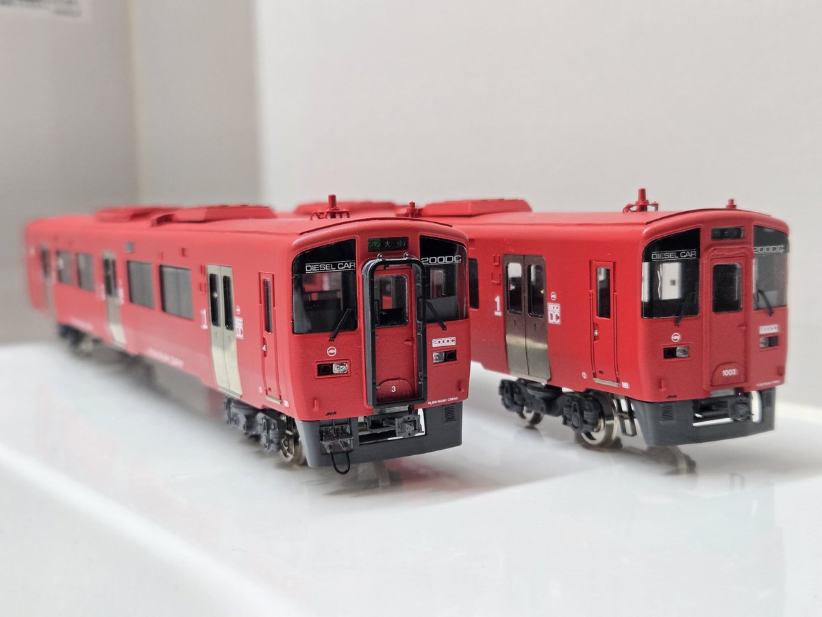 jbugauga's tweet photo. キハ200製作記その8
床下を除いた車体部分をインレタを貼り付け、完成させました。細い線を多用するロゴが多くて転写にかなり手こずりました。
色々と凝ったので細密感のある仕上がりになったと思います。

#キハ200　#パーミル　#permil https://t.co/z5cNDGfp1t