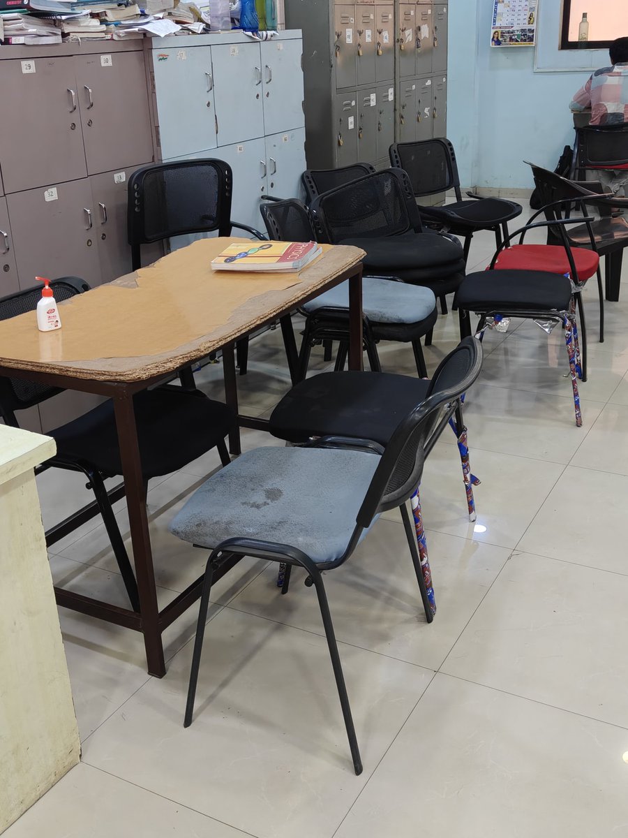 PiratedDosa's tweet photo. @My_MBMC  this is the great mbmc library of poonam sagar ... Broken chairs everywhere.. several mails to commissioner but sirf mail-baazi hoti hai internally.. mail karu raat bhar kaam kare jhaat bhar... And the audacity to blame students of "deliberately breaking chairs". https://t.co/zbjSzTQNn7