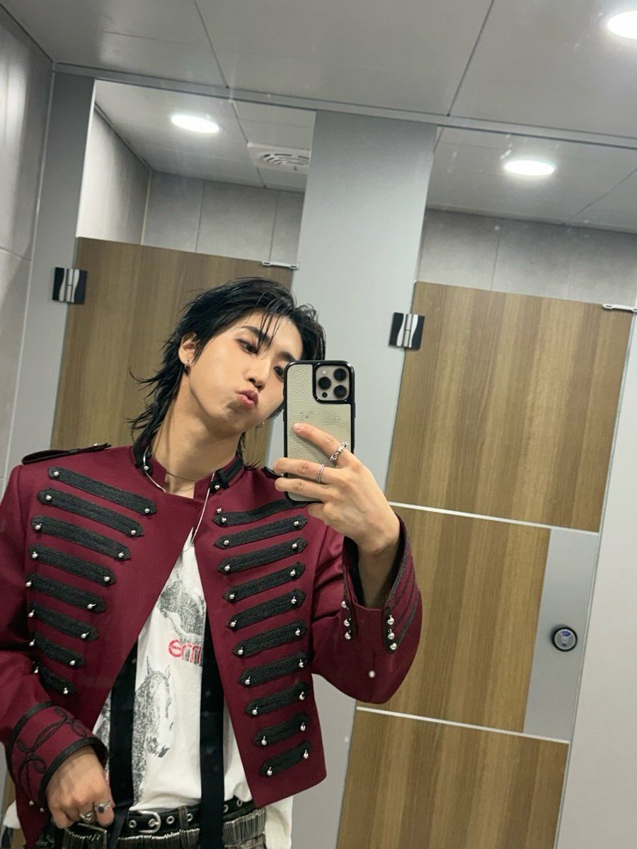 비니 tweet media