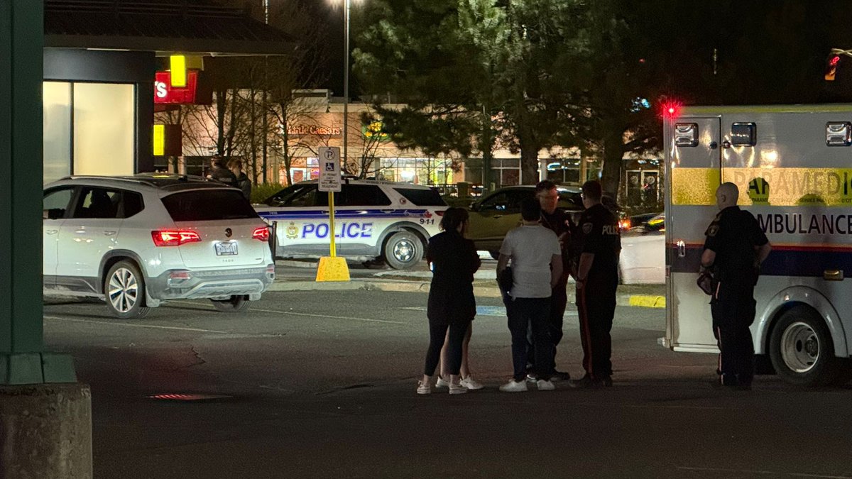 STABBING: Ottawa Police are on scene of a reported stabbing in the 1200 ...