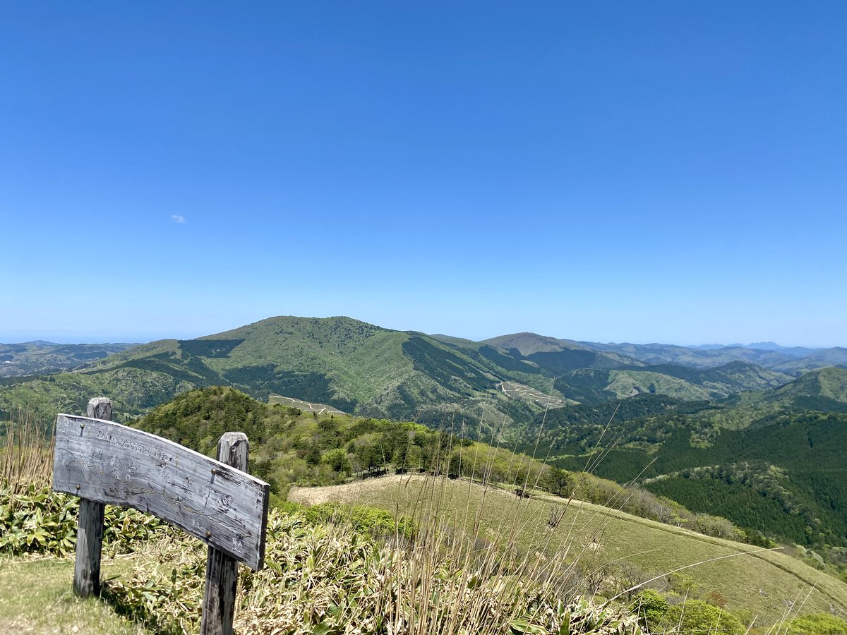 jithree_siw's tweet photo. 本日は深入山
体を虐めるためにコースタイム1時間のところを30分で登った。
下りはゆっくりいくべ https://t.co/bk649ugyGn