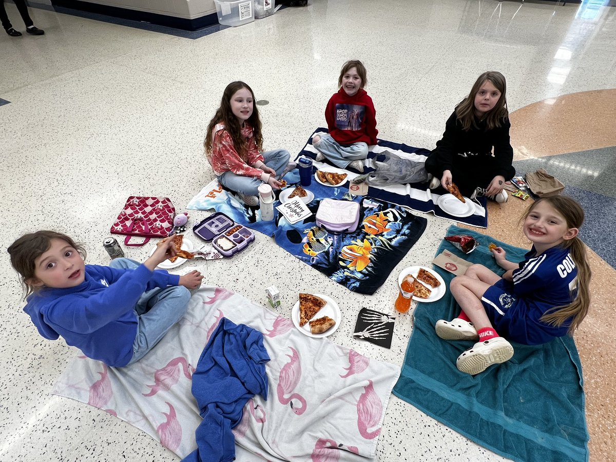 KiserClass's tweet photo. Celebrating an incredible school year of Middie Minute Reading with the best kind of reward… a pizza party! 🍕📚 So proud of the consistency, growth, and love for reading shown all year long. Keep turning those pages!

#MiddieMinuteReading #ReadingMatters #CelebrateSuccess https://t.co/xjTvM7QoHh