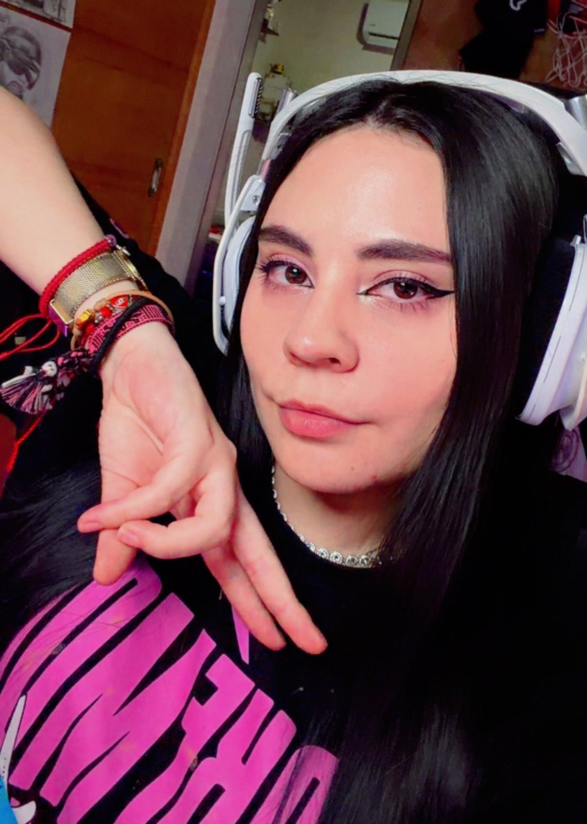 Chrispesquera's tweet photo. 🔴 ya en directoooo! Ven con tu pelinegra fav de siege! 

Twitch: chrispesquera1
Twitch: chrispesquera1 https://t.co/F0UjWYOxtH
