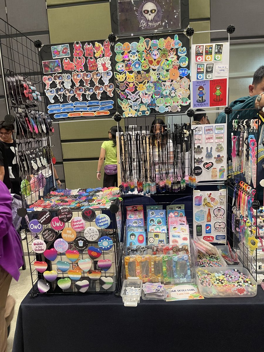 Lumi_Skullgurl's tweet photo. MAAYONG BONETHUGZ AND WE’RE LIVE AT POTA SUMMER REGIONALS CEBU DAY 1!

it’s my first time boothing in cebu so aaaa im excited! Flying solo as well aaaaa
Anyhoo if u want pride merch, toploaders, bracelets, stabbies, vtuber gacha, and more head on over to table H14! https://t.co/ZzqJp9FSgf