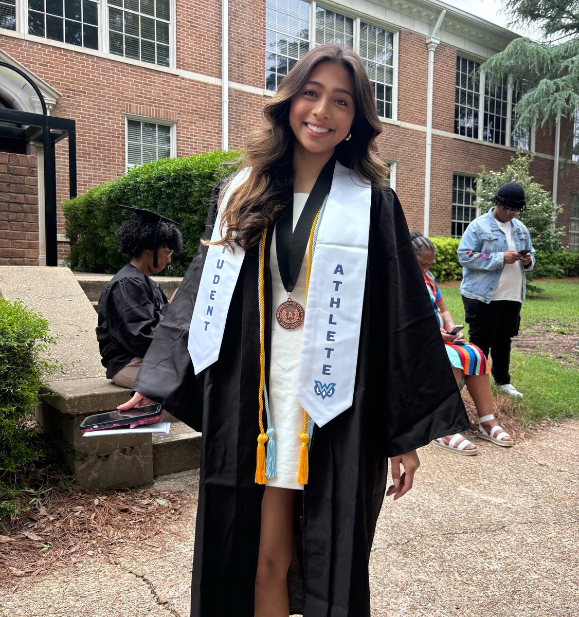TheWAthletics's tweet photo. A few more photos of our @TheWAthletics from graduation... https://t.co/pgPlKb31H0