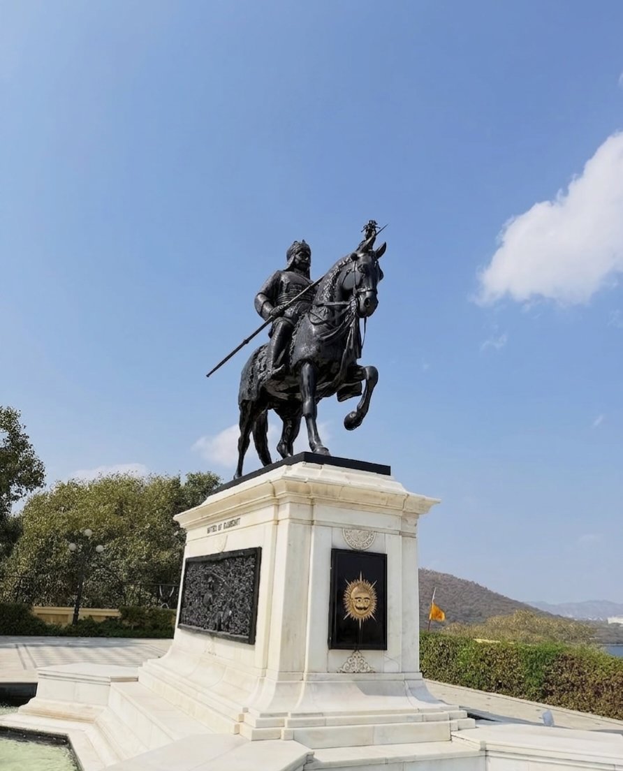 rajrif_india's tweet photo. A true symbol of courage, self-respect and patriotism, Maharana Pratap ji dedicated his life to the protection of the motherland, religion and culture. 

His bravery and sacrifice continue to inspire every Indian with the spirit of patriotism and pride. https://t.co/JEQrYTyBJS