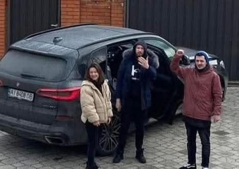 This is the last photo of three friends, taken just a couple of hours before they were murdered in Bucha.
Murdered by Russian soldiers.
Nastia was 26.
Serhii, the one in the black jacket, was 25.
Max was 28.
On the morning of March 4, 2022, they loaded Serhii’s SUV with animal