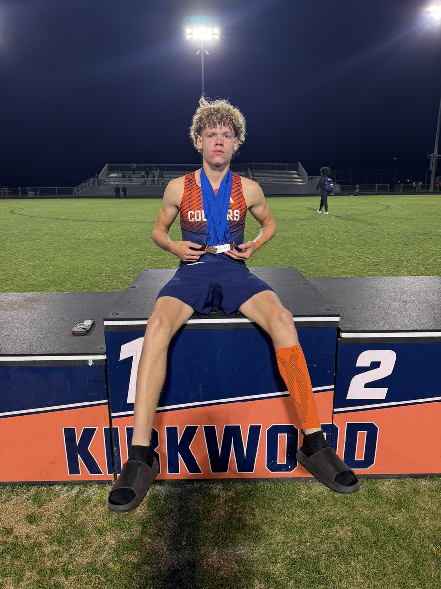 dchs_track&field tweet media