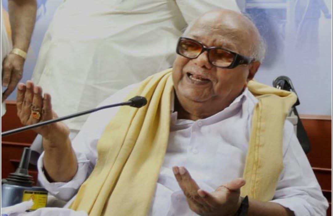 நான் தான் சொன்னனேடா அவன் ஒரு தத்தின்னு...

அவுனும் ஜெயிக்கமாட்டான்..

ஜெயிச்சவங்களை தக்க வச்சுக்கவும் அவுனுக்கு தெரியாதுன்னு...

எவன்டா கேட்டீங்க...😎😎