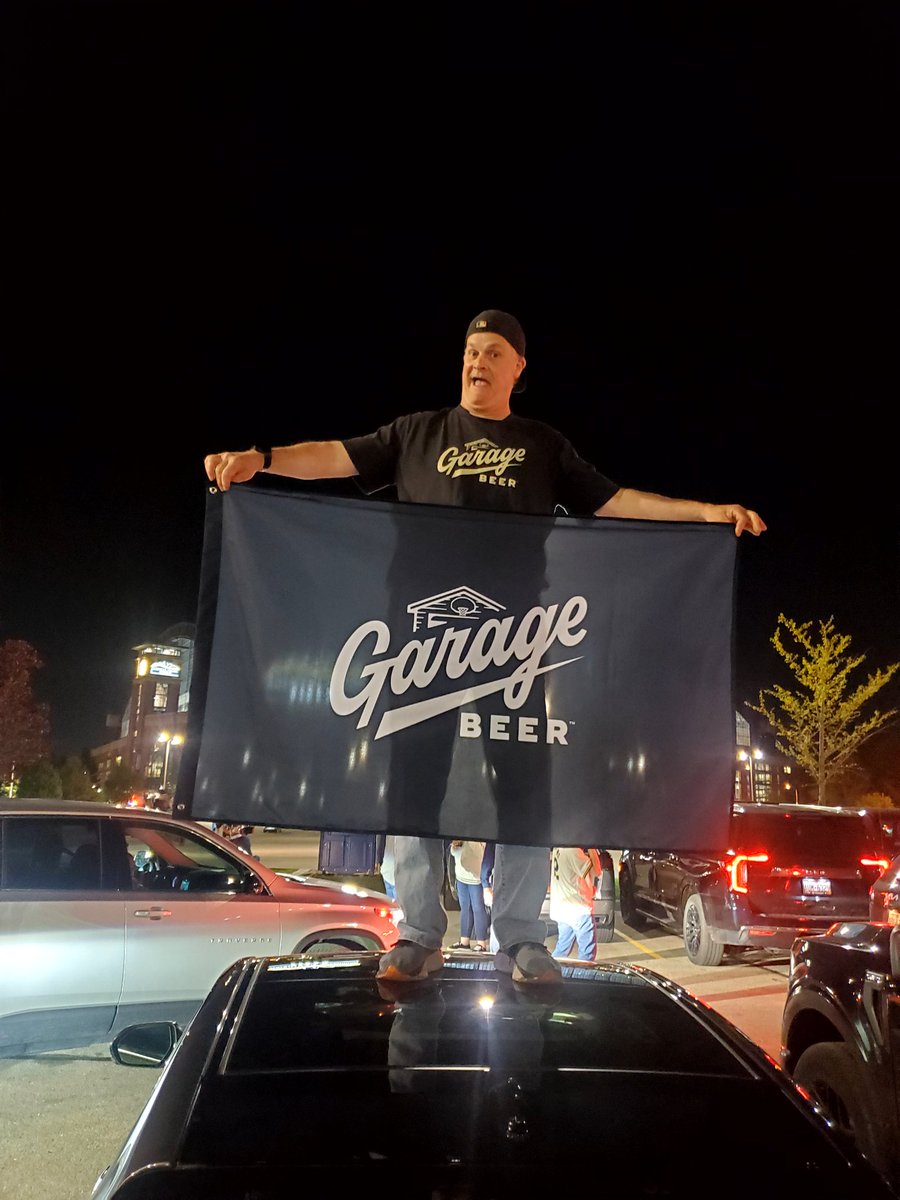 Larmannator's tweet photo. 90 minute wait to exit the lot? Only one solution! @drinkgaragebeer https://t.co/W2t4fvJSEs
