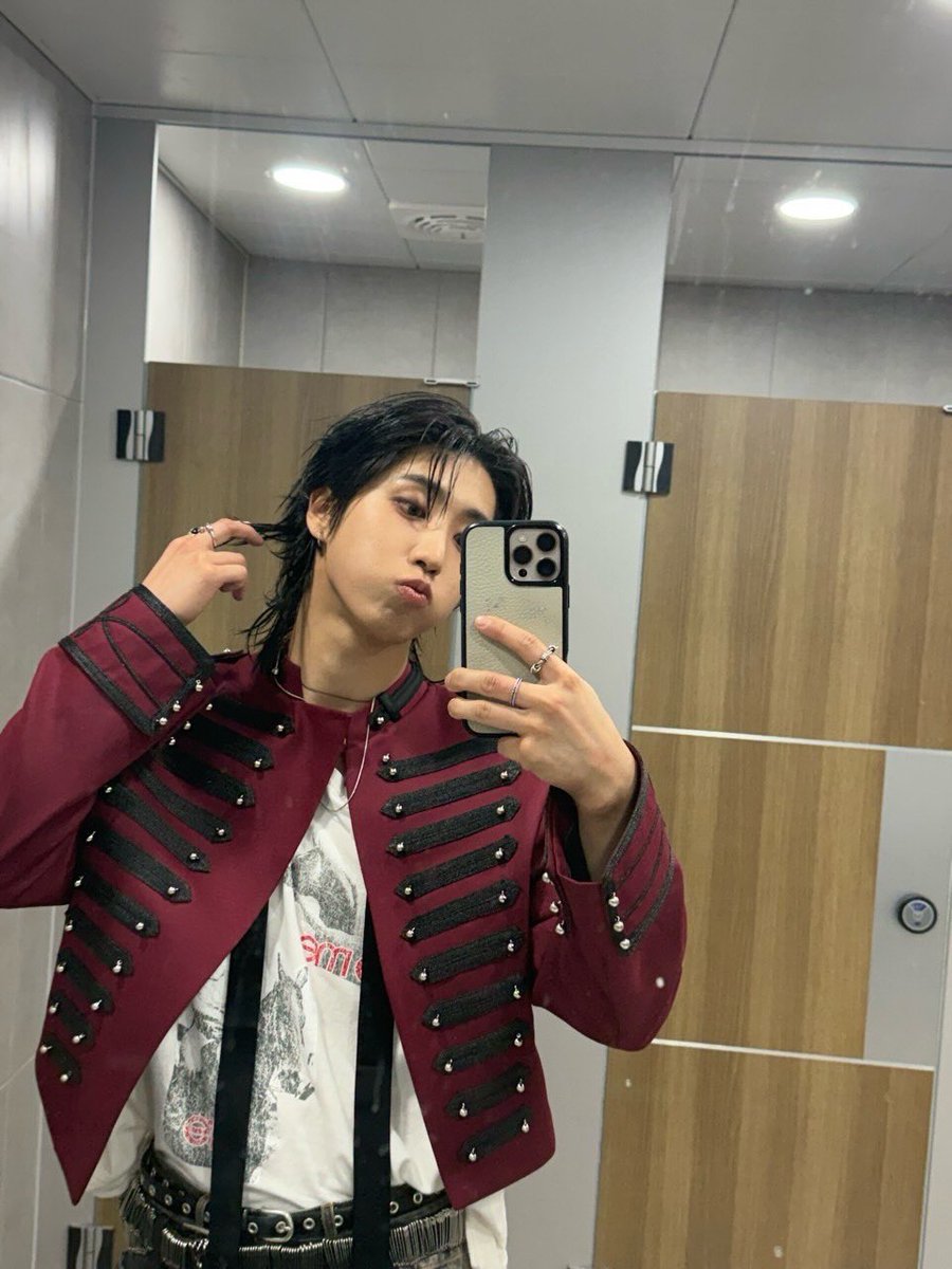 HanJisungViral's tweet photo. [📸] HAN Insta Update.

Back to life.
​
Let's go 🔥 

Leave him lots of love ❤️❤️

🔗:https://t.co/h7RxooY7K2
Back To Life by HAN
#BackToLife_OUT_NOW
#한의새노래_BackToLife 
#HAN_SKZPLAYER
@Stray_Kids https://t.co/dXNWsEPcIQ