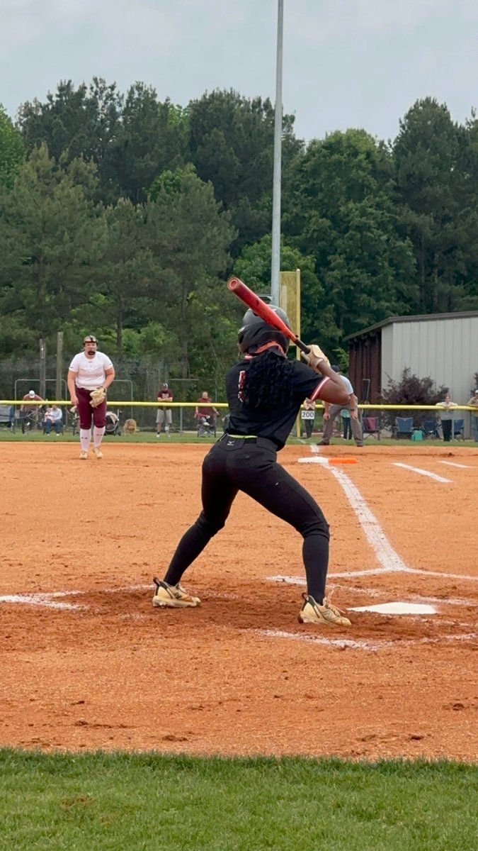 ClintonYankee's tweet photo. 1 for 3 tonight with a big team win against Buford in our 2nd rd matchup (4-1) Let’s go Big Red -#hugemilestone #chssoftball #dodamage https://t.co/rukrapLFtb