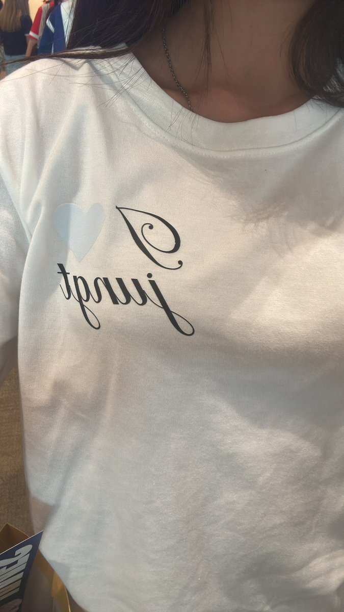 Ang3iliv1a's tweet photo. มารับกันได้เลยนะคับเดี่ยวต่อแถววซื้อเสื้อเสร็จมารับเลยย 
#PEPSIpresentsOLYMPOP2
#OLYMPOP2026 https://t.co/0BWKYOjioS