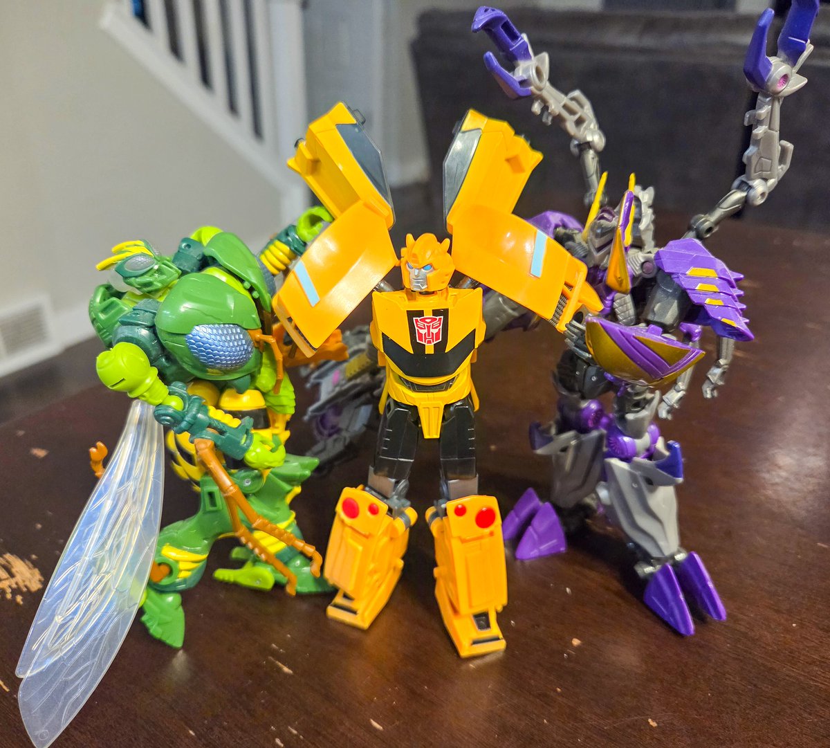 Bitterfanfics's tweet photo. Fellas, I'm flattered. But Bumblebee is just my name-- #Bumblebee #Waspinator #insecticon https://t.co/OA1TibpQyi