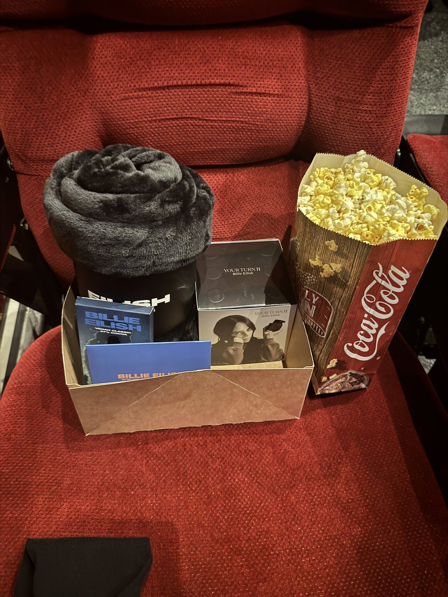 BillieSociety's tweet photo. Gifts given to the fans at the @eilishfragrance exclusive screening of @Billie3DMovie tonight in Los Angeles, California! 🍿
📸:@stopsyoubleedin https://t.co/BaLvsYHLJT