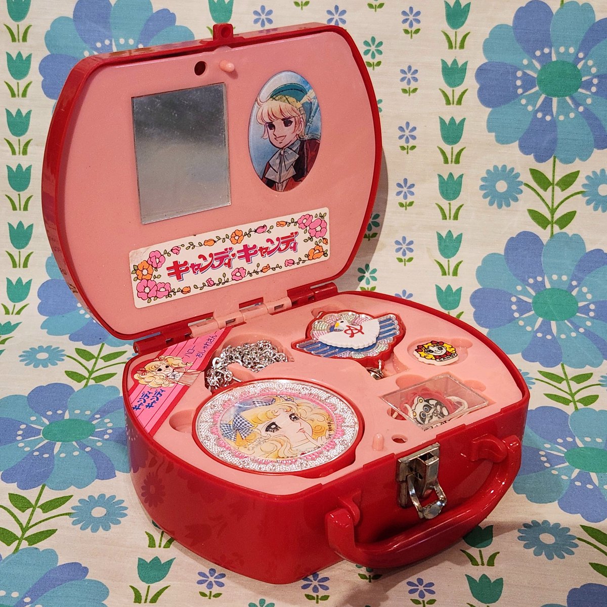 kobe_transistor's tweet photo. キャンディ♡キャンディ レディーバックなど入荷です。

レディーバック、ヘアピン1コ欠品ですがコンディション上々す(*´ω｀)

詳細は→https://t.co/xYFBzcSCtq

今日9(土)は営業日。
お時間ありましたらぜひ(ФωФ)

#神戸トランヂスタ https://t.co/s3luCcQR43