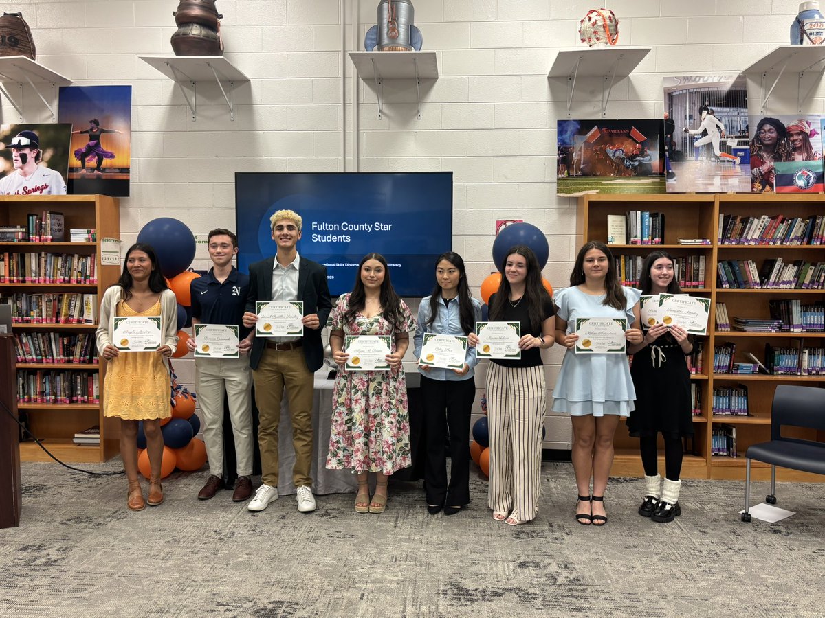CHSWLanguage's tweet photo. Celebrating our Biliteracy Seal  and International Skills Diploma Seal star students for @The_CHSKnights 🌟So proud of Alyssa Rosete and Daniel Bustillos for their hard work and commitment to language and global learning! #BiliteracySeal #ISDS https://t.co/EOXQ7FrLLE