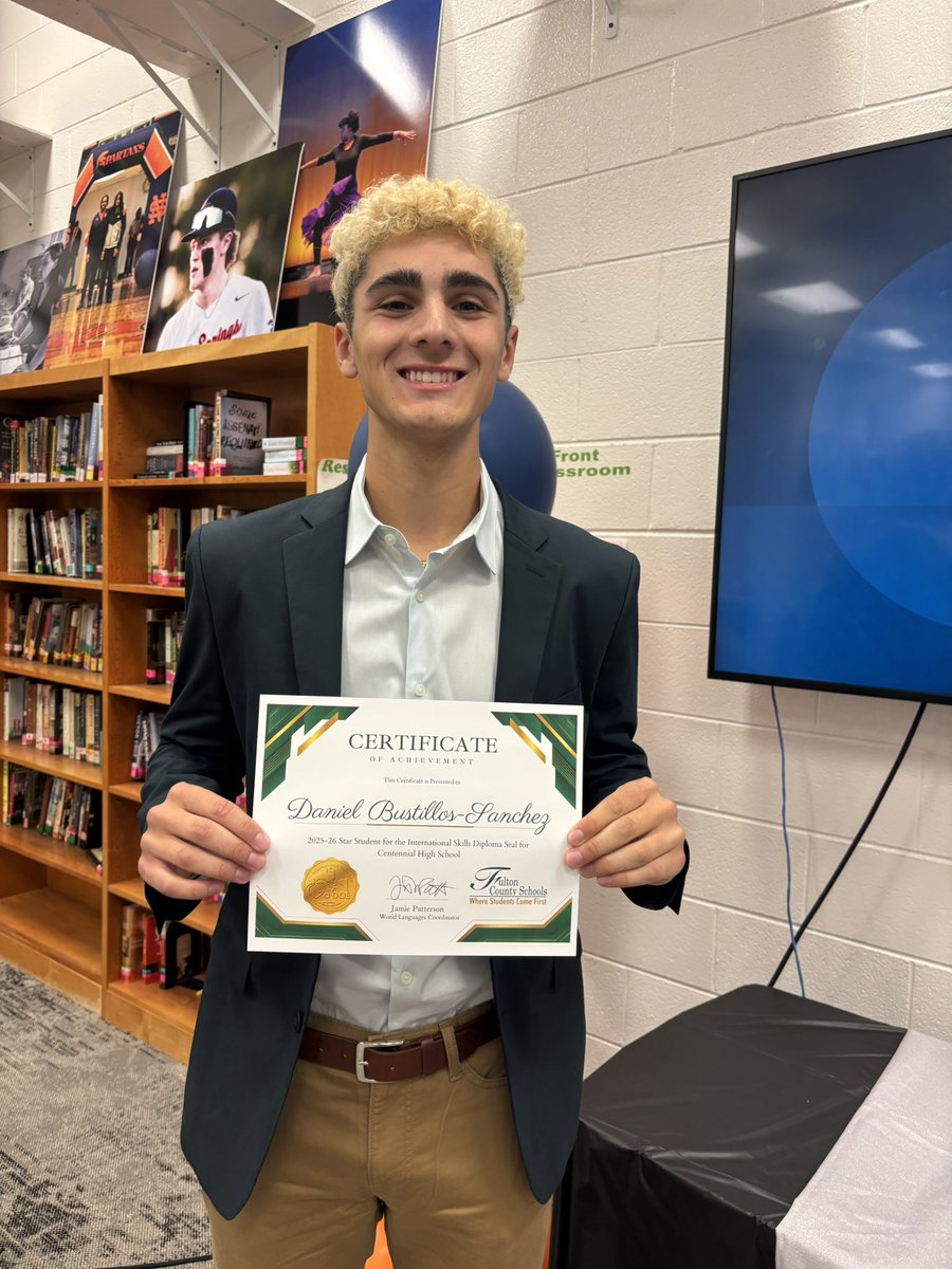 CHSWLanguage's tweet photo. Celebrating our Biliteracy Seal  and International Skills Diploma Seal star students for @The_CHSKnights 🌟So proud of Alyssa Rosete and Daniel Bustillos for their hard work and commitment to language and global learning! #BiliteracySeal #ISDS https://t.co/EOXQ7FrLLE