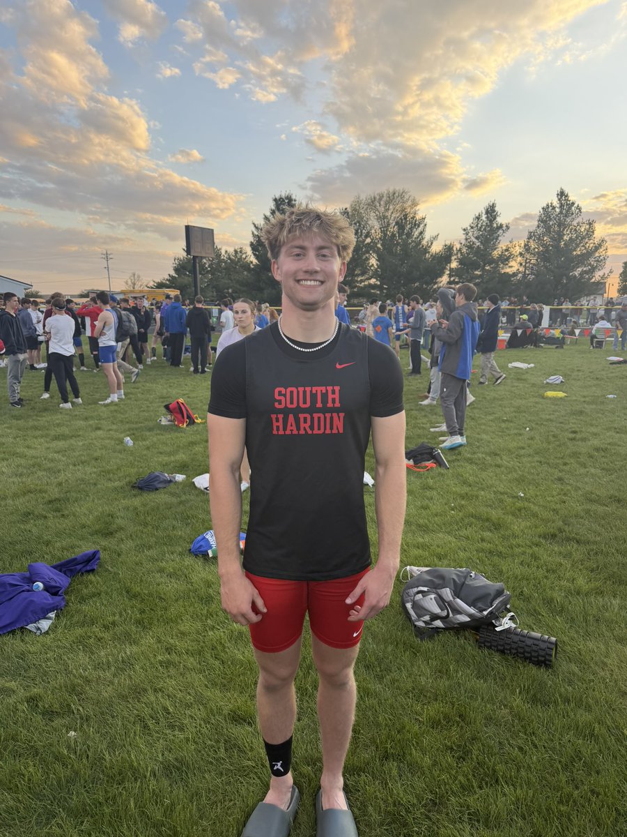 shtigers_track's tweet photo. Samuel Benson improved his #5 400 hurdle time and his #2 disc mark. Colby Zollar joined the top 10 for the 1st time in long jump coming in at #9! The shuttle team of Joey Stephens, Peyton Welch, Holden Woosley, and Benson came up just short of the school record and now sit #2. https://t.co/55E0tUnrC5