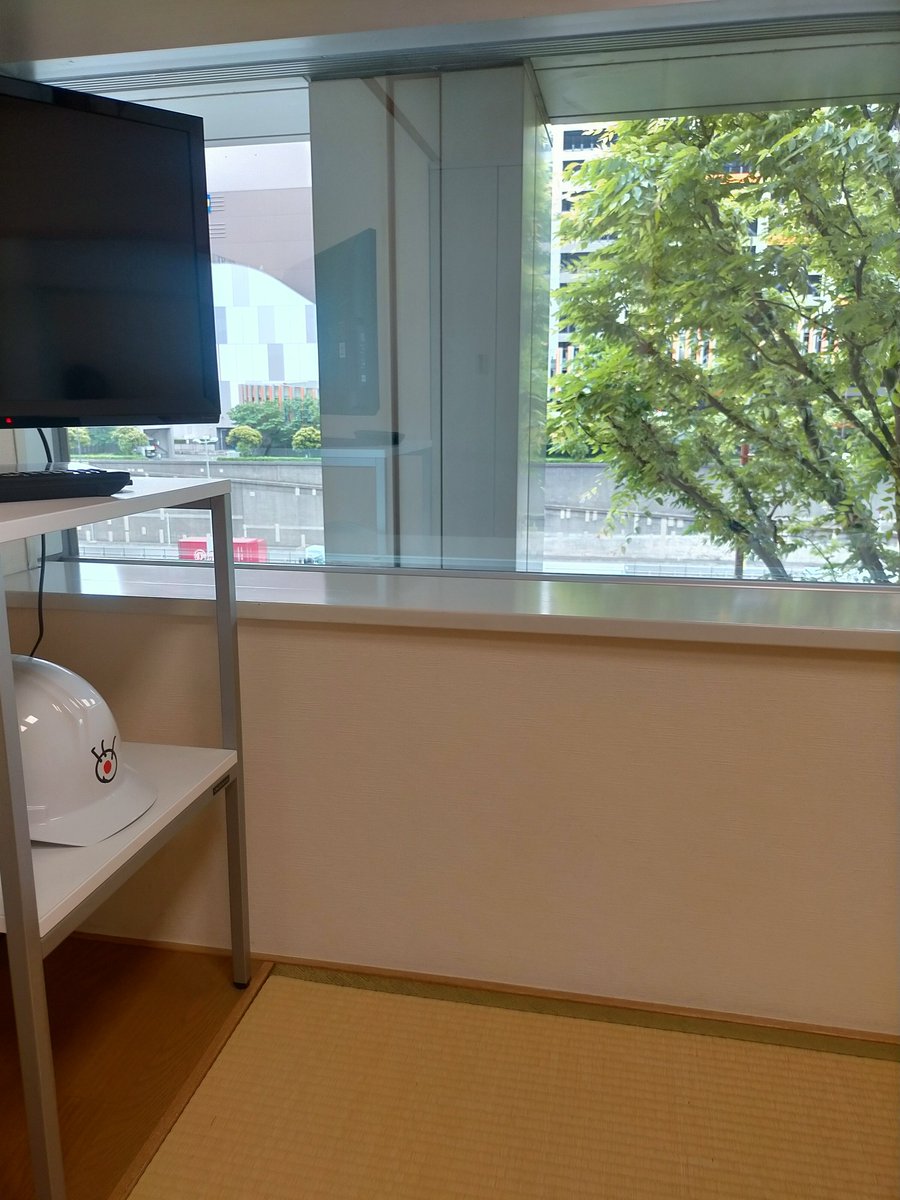 koza317's tweet photo. 同じ部屋ではないけど、
畳の楽屋。

これは！！！

とんねるずさんの番組。

ねるずさんに時計や車を買わされる、
若手芸人の楽屋に突入するシーン。

あの場所だ！

そこに居る私。
感慨深い。

ぽかぽか出演し、全国生放送のデビュー戦でした。

今後も活躍します！

#フジテレビ
#とんねるず https://t.co/WlLGMTb1Eu