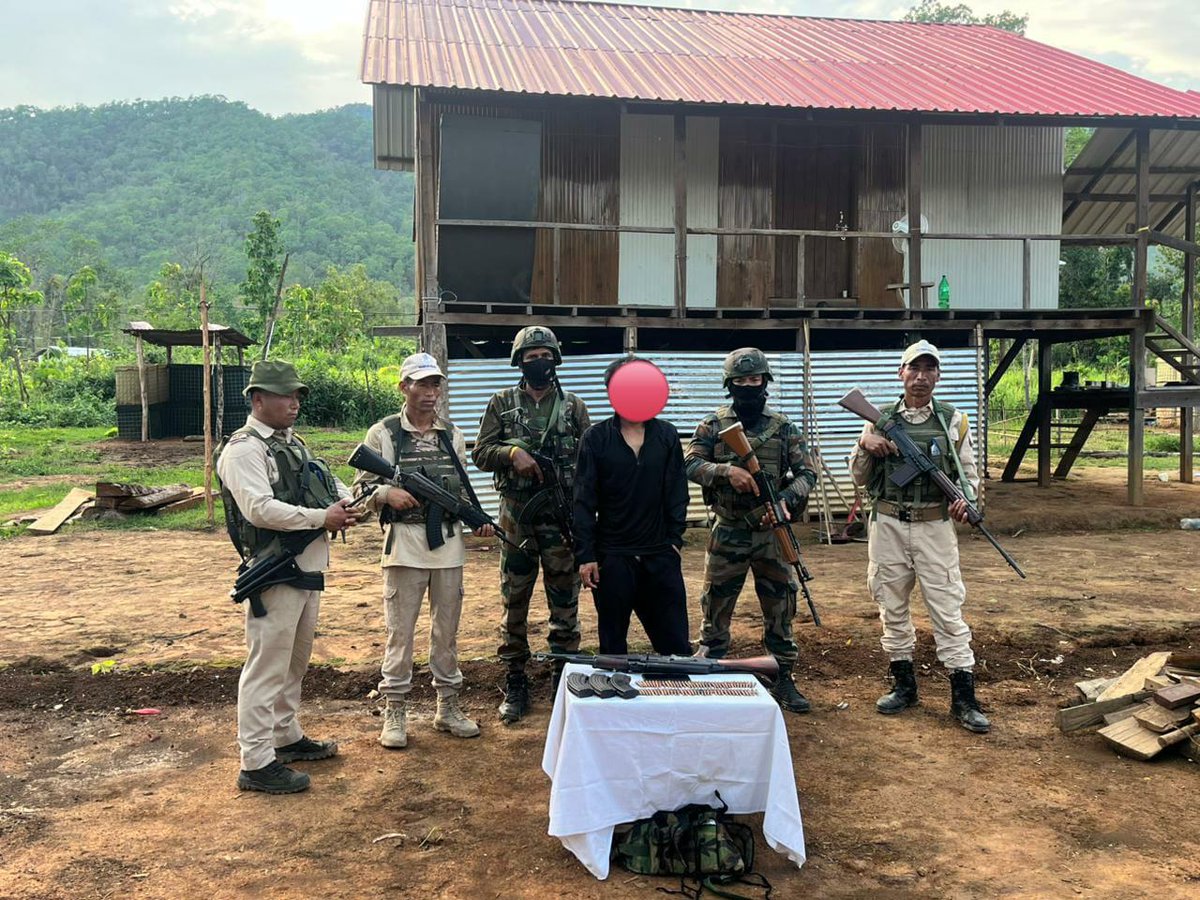 Vantagemonitor's tweet photo. 🚨 BREAKING

Serious questions emerging from Kamjong tonight.

An NSCN(IM) cadre apprehended near Choro and handed over to police was allegedly snatched back by a mob during transit. The convoy carrying DC and SP officials was also reportedly stopped enroute.

At a time when civilians remain vulnerable near the border, many are now asking:
Who is really being protected here — ordinary people or armed cadres?

#manipur