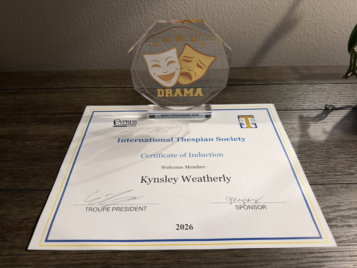 KWeatherly30491's tweet photo. Tonight was our school’s theatre banquet.   This year I was one of a handful of students inducted into the International Thespian Society.  I also won the Best Freshman Actor award.

#BeElite
#MoreThanJustSoftball https://t.co/lG0FhPG6oK