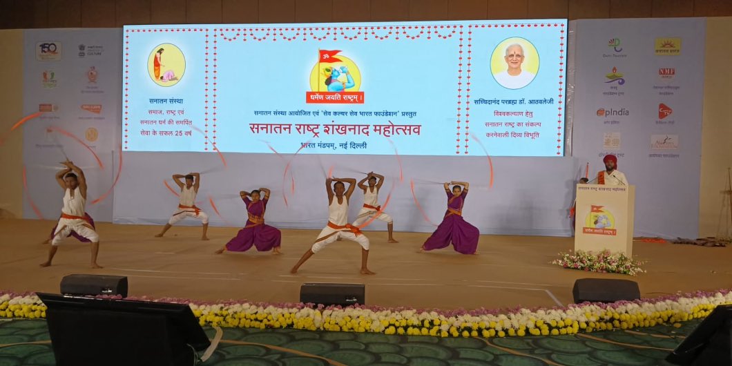 shriram_l's tweet photo. H H Dr Jayant Athavale transformed #Spirituality into "Spiritual Science," making it relatable for d #youth. Today, thousands of young minds r moving beyond materialism to devote their lives to Rashtra &amp; Dharma Seva under his guidance. 🙏🚩
#Gurudev_Janmotsav
@1chetanrajhans https://t.co/NQsEat3YPg