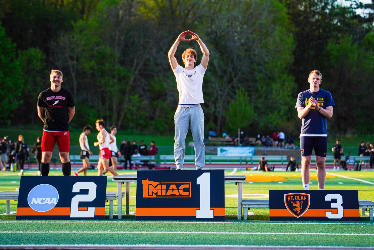 St. Olaf Athletics tweet media
