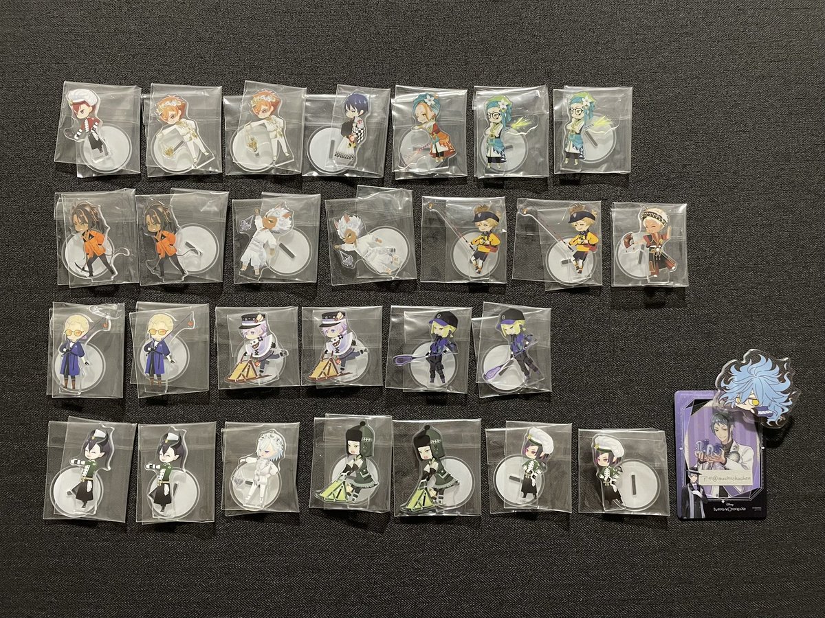 ツイステ展 交換 缶バッジ ミニアクスタ イベント衣装 譲）画像（缶