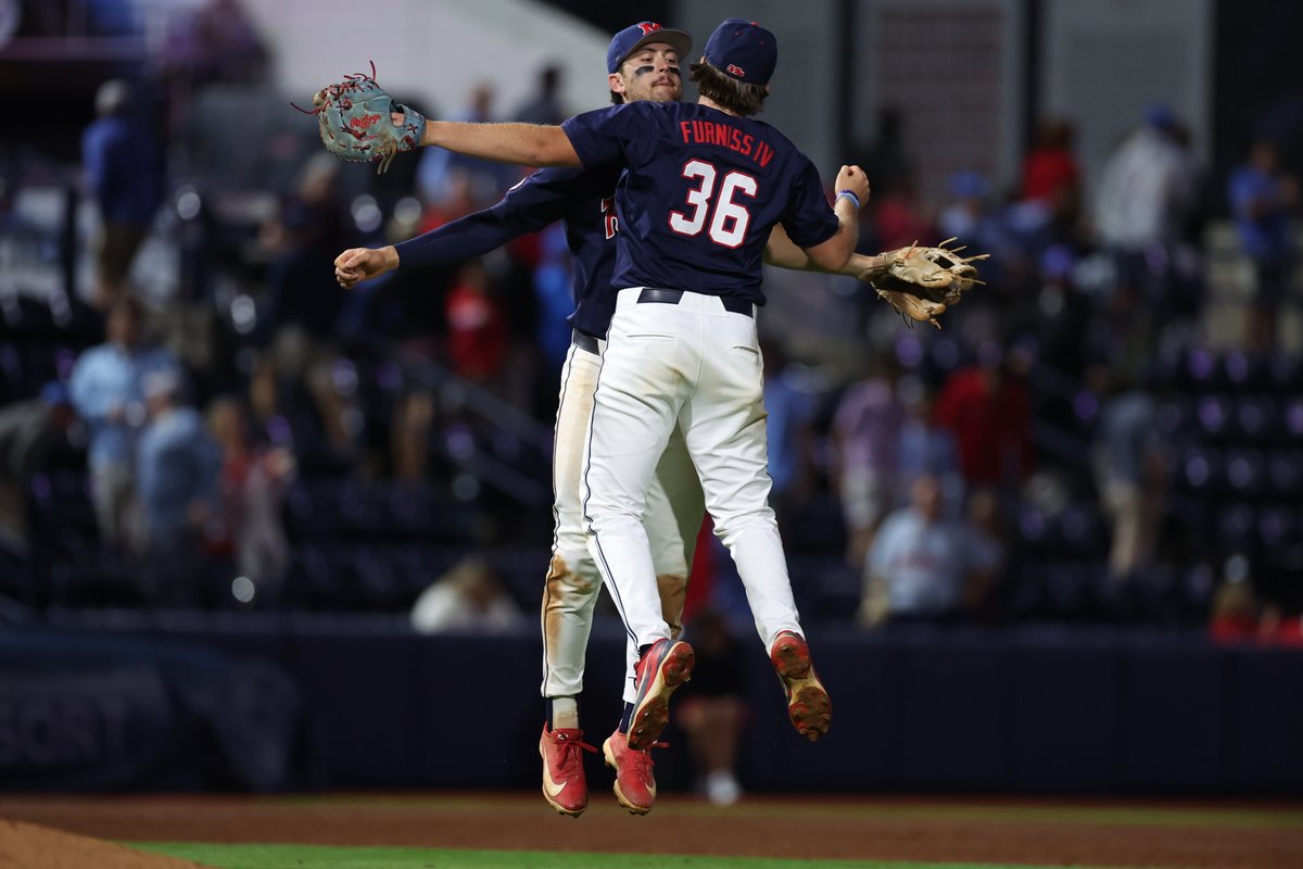 OleMissBSB's tweet photo. Love a Friday night at Swayze❤️💙 https://t.co/0hb5C336bs