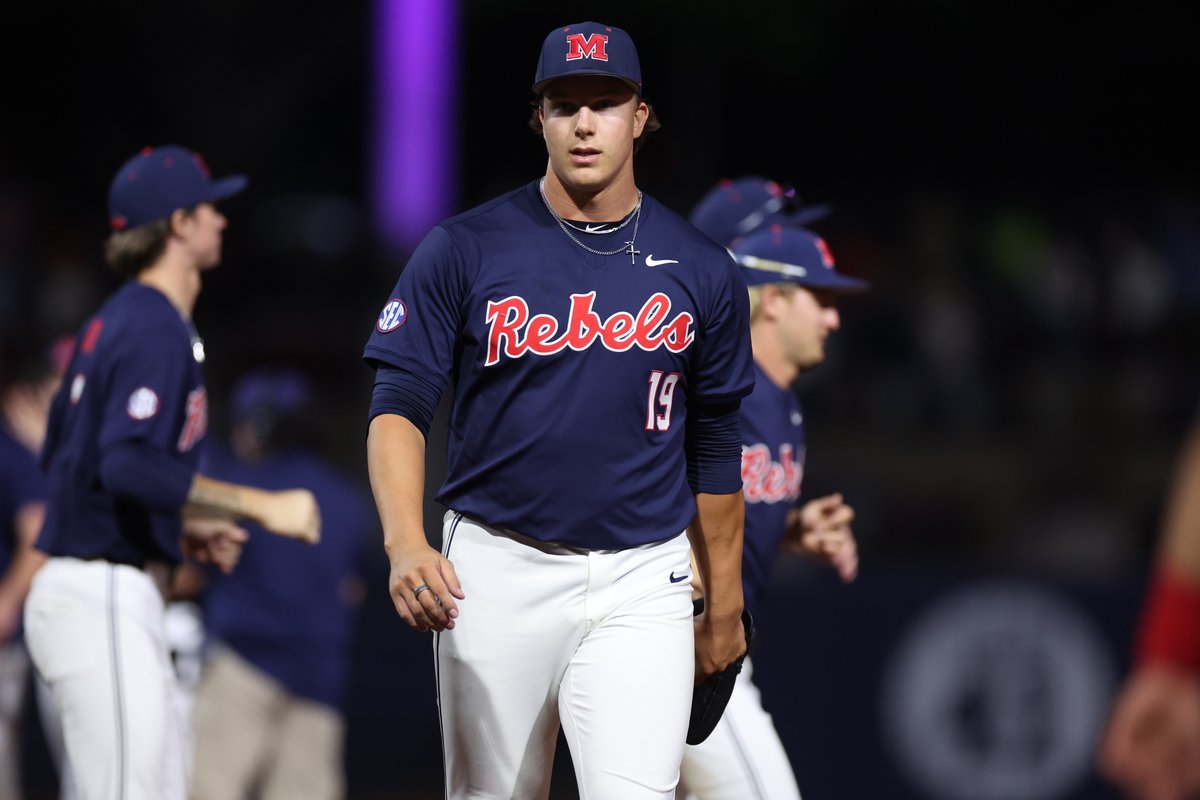 OleMissBSB's tweet photo. Love a Friday night at Swayze❤️💙 https://t.co/0hb5C336bs