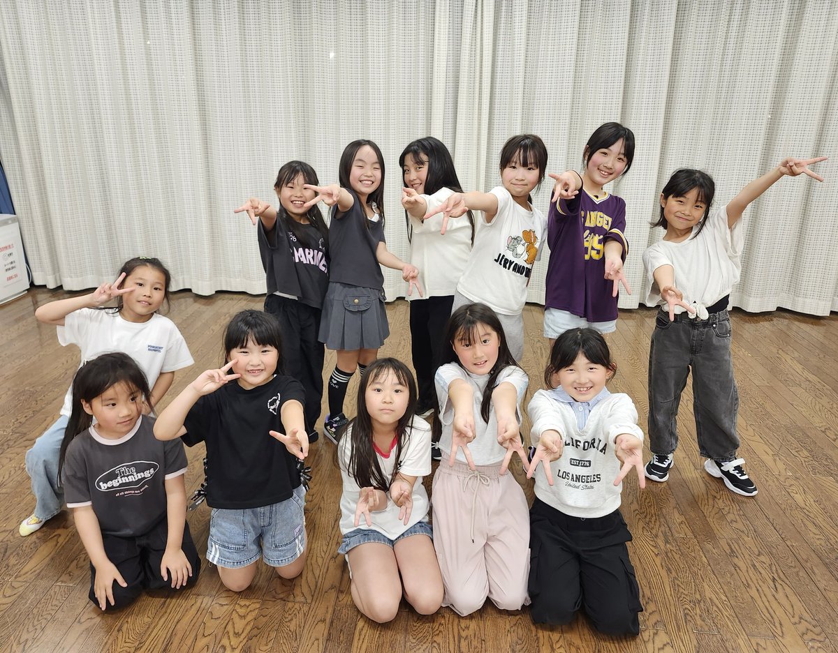 etcjrinfo's tweet photo. 今月からクラスが新しくなりました！
金曜日は３クラス😊
①17:30～18:45 小学生(低学年)クラス
②19:00～20:15 中学生クラス
③20:30～21:45 大人クラス
＊各クラス、レッスン時間の延長があったりなかったり…😁💦
これからもよろしくお願いします💪✨️ https://t.co/9wiLzjO7O1