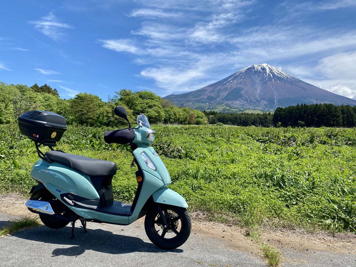R_gk49's tweet photo. アドレス裏山散歩。
富士山、南アルプスがよく見える。
風が少し冷たいなー

#アドレス125
#富士山 https://t.co/o41pQrDw4p