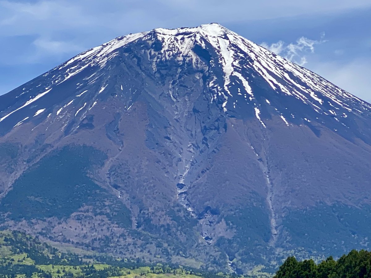 R_gk49's tweet photo. アドレス裏山散歩。
富士山、南アルプスがよく見える。
風が少し冷たいなー

#アドレス125
#富士山 https://t.co/o41pQrDw4p
