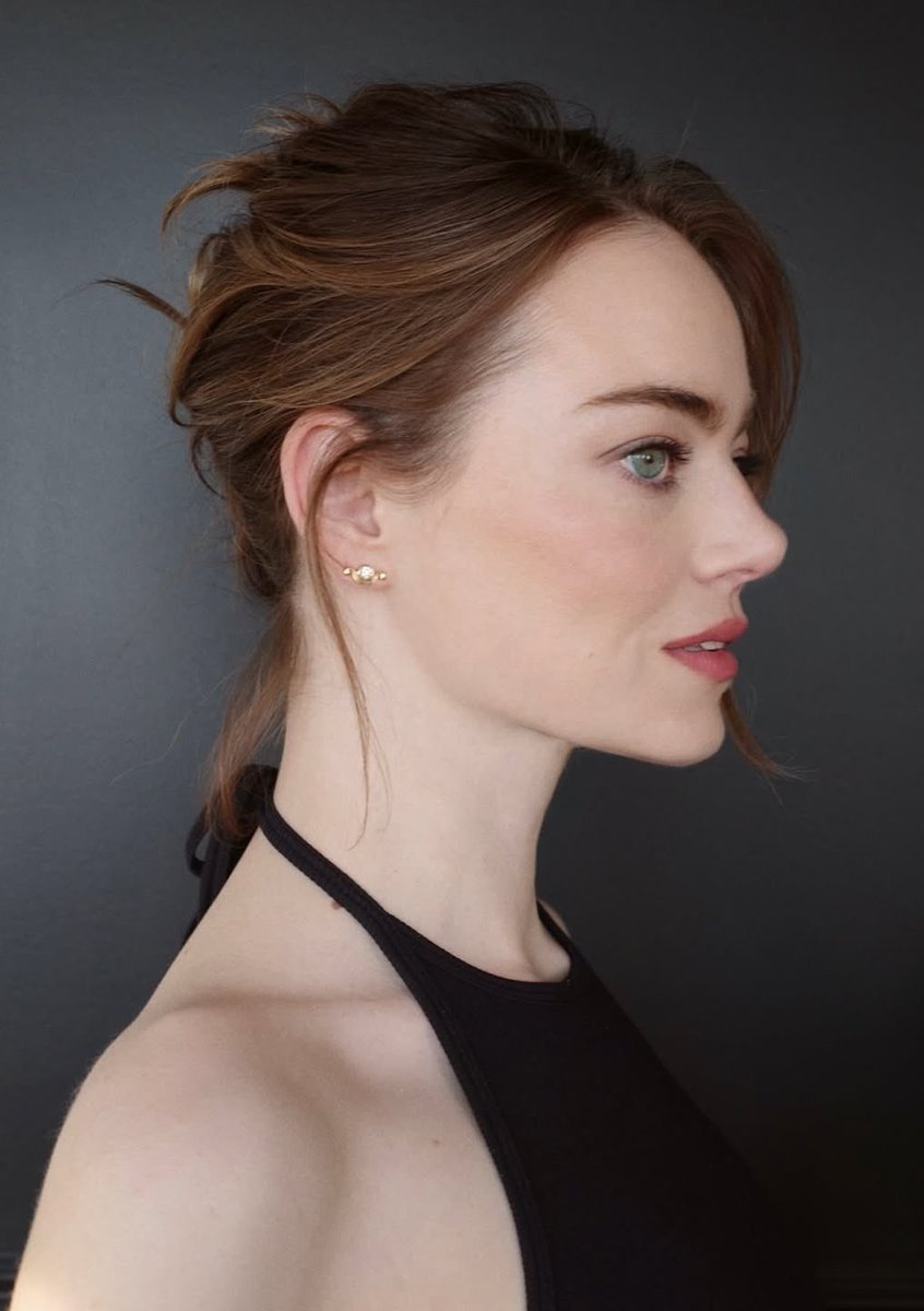 emma stone's manager tweet media
