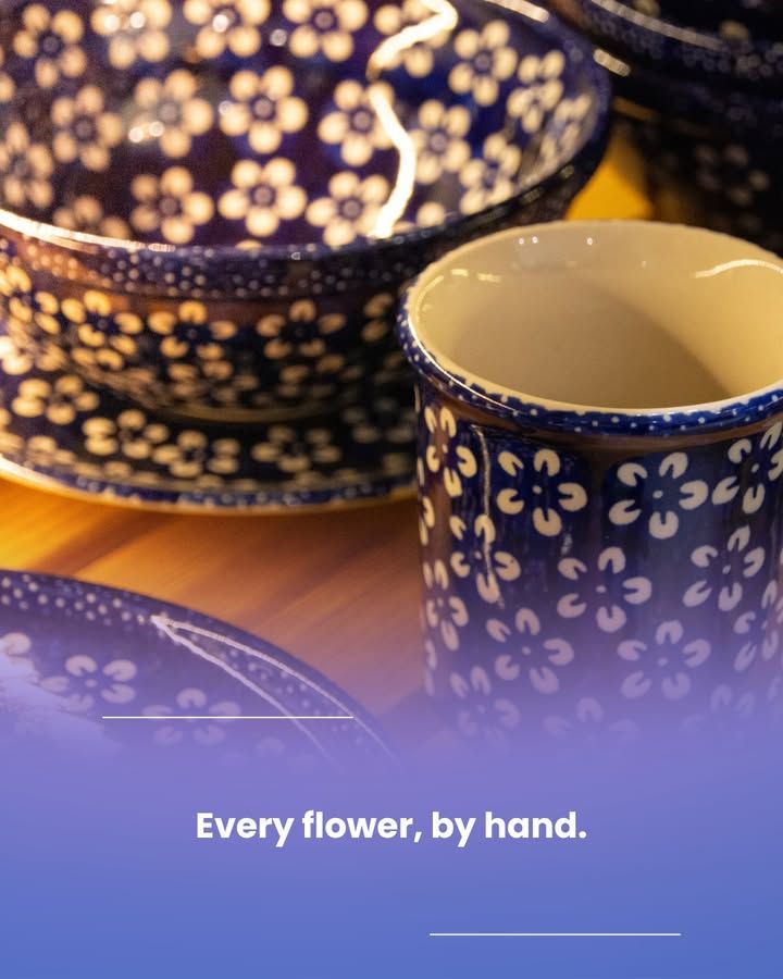StayPoland's tweet photo. Morning in a Bolesławiec workshop: white stoneware on the wheel, then tiny flowers stamped one by one into cobalt glaze—made this way in Lower Silesia since the 1830s. By evening, the same mug ships to a kitchen in Chicago, Toronto, or Sydney. Different homes, same flowers. https://t.co/i5sSyJi9B7