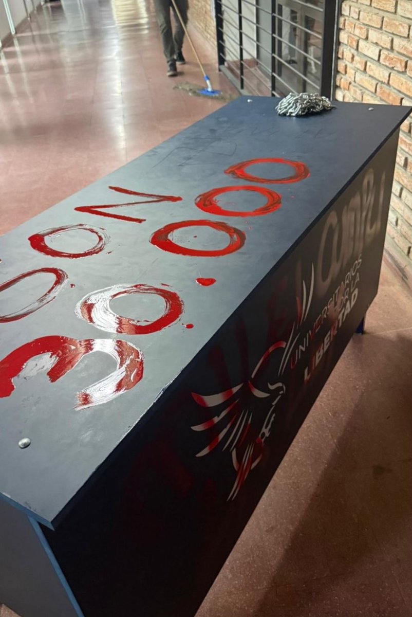 angeles tweet media