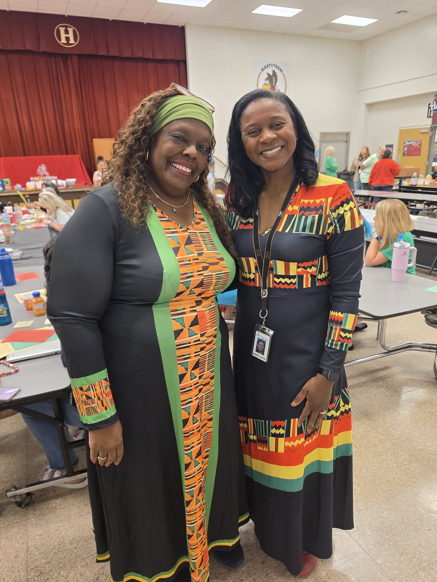 LaquettaCarter7's tweet photo. Feeling appreciated and spreading appreciation! ππ From Principal Appreciation gifts to Teacher Appreciation surprises and themed dress-up fun, Hartstern is full of joy and school spirit. #LevelUpToGreatness https://t.co/AqNtVGHNtM