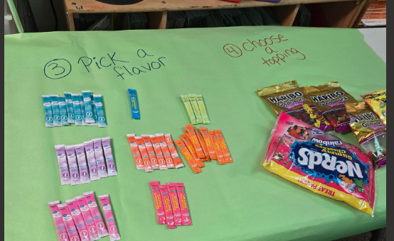 RIZZUTOELEM's tweet photo. Ms. Gibson's 2nd grade students were rewarded with a Hydration Station for their reading growth in Amira! Students chose a cup, sticker, flavor packet and topping for their special drink! #ReadingRocks #RZERockets #RocketsAreBright #LPLegacy @lpisd https://t.co/hCdXhoEviM